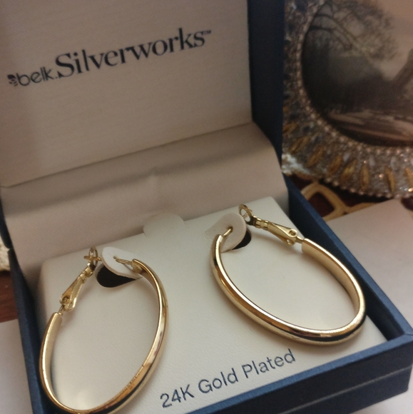 24K Gold Pleated Hoop Earrings - Picture 3 of 3